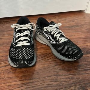 Brooks Women's Levitate 5 Running Sneakers